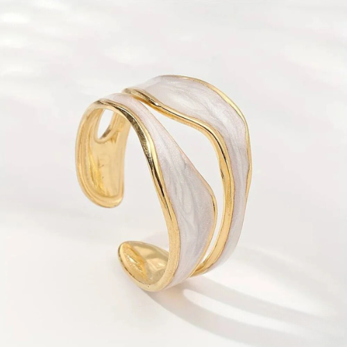 Anillo abierto ondulado dorado