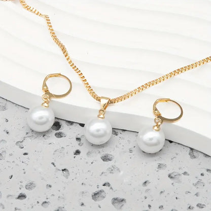 Conjunto de collar y pendientes de perla, vista 3