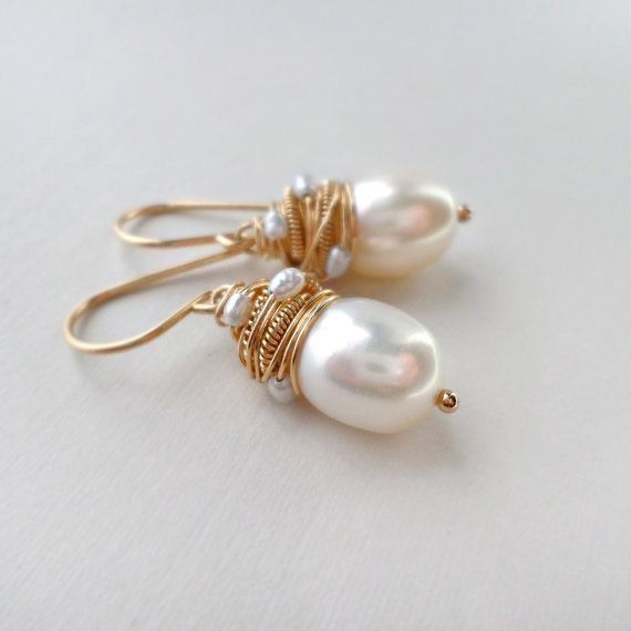 Pendientes vintage con perlas e hilo dorado
