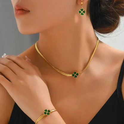 Conjunto de joyas de trébol