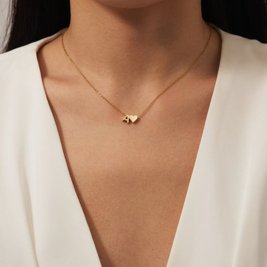 Collar con inicial y colgante de corazón, vista 2