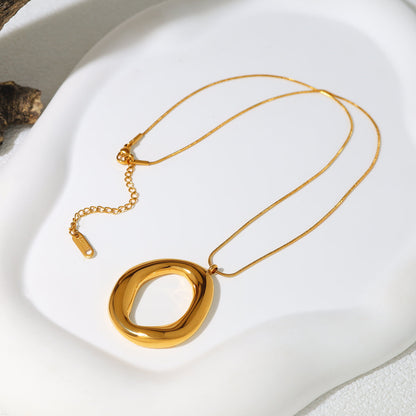 Collar dorado con colgante ovalado, vista 3