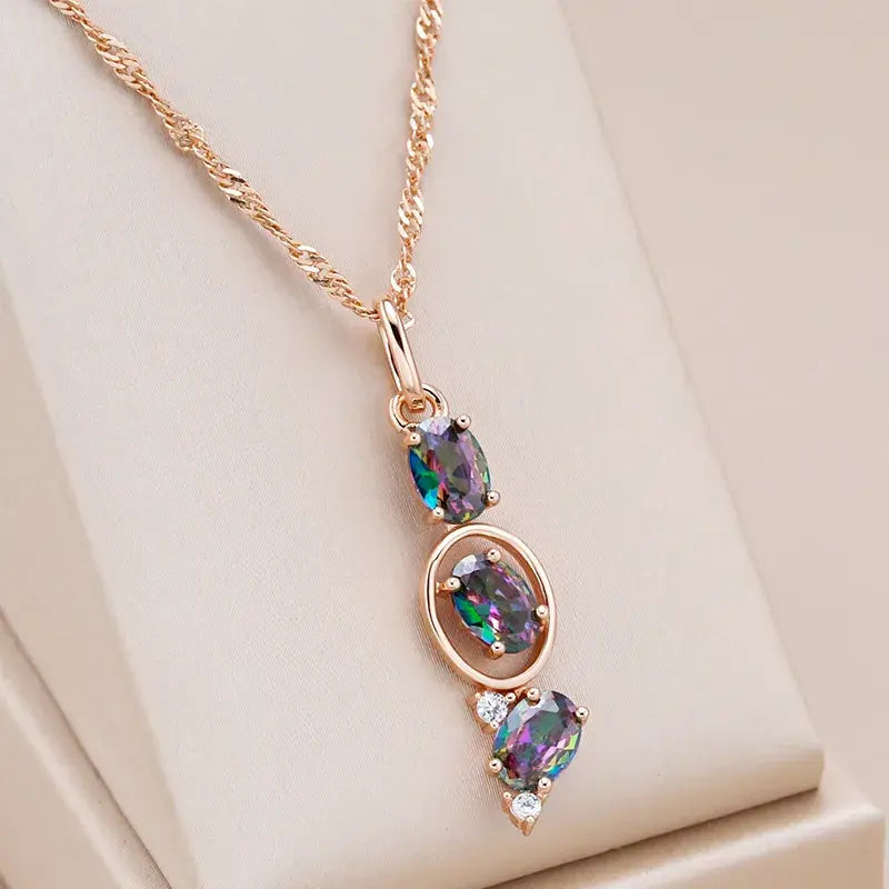 Collar con colgante multicolor