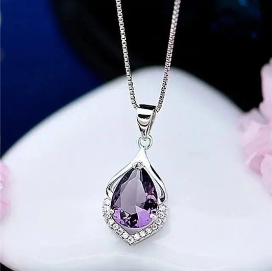 Collar con cristal morado