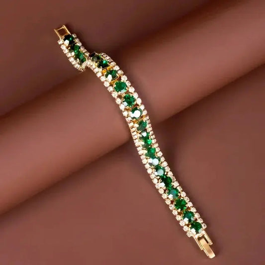 Pulsera dorada con piedras verdes