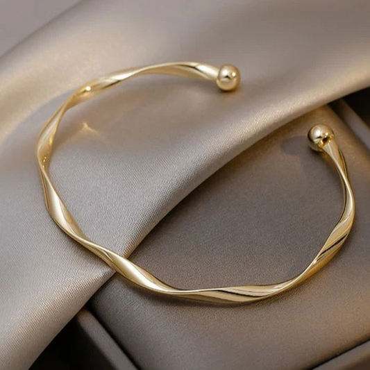 Brazalete dorado trenzado abierto