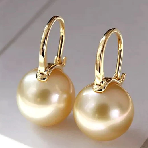 Pendientes dorados con perlas