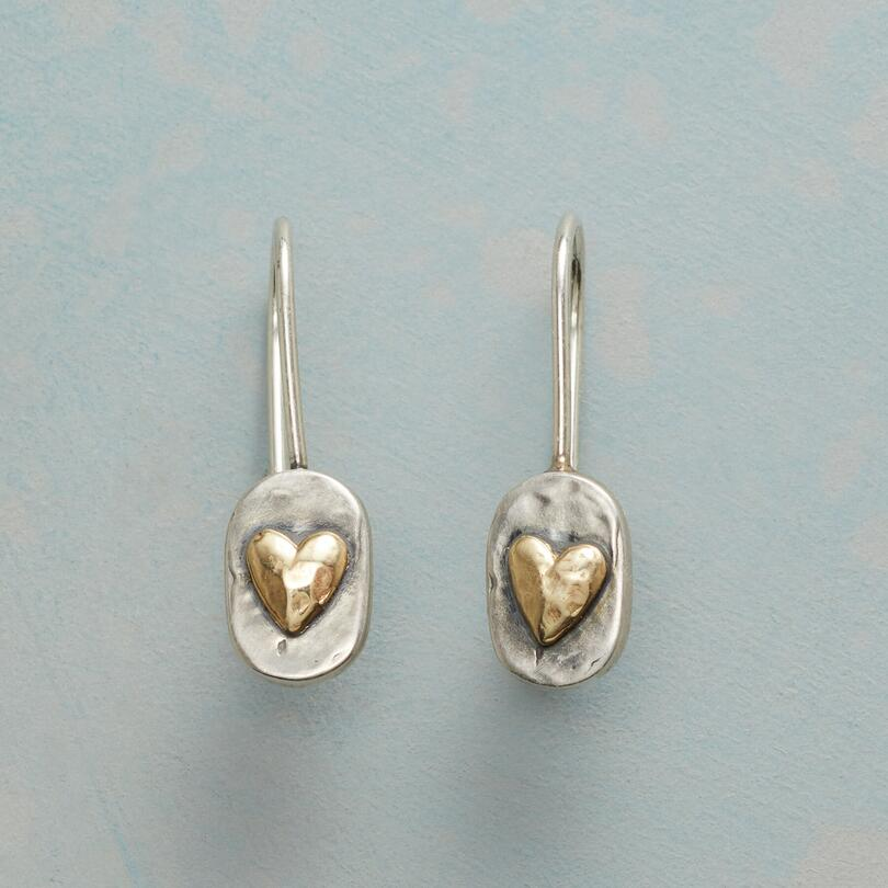 Pendientes de corazón con incrustaciones doradas