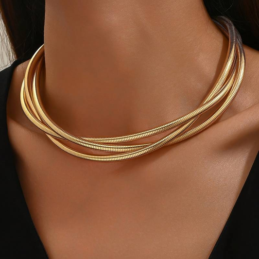 Collar dorado vintage de capas