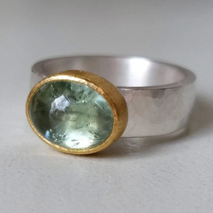 Anillo vintage con piedra verde
