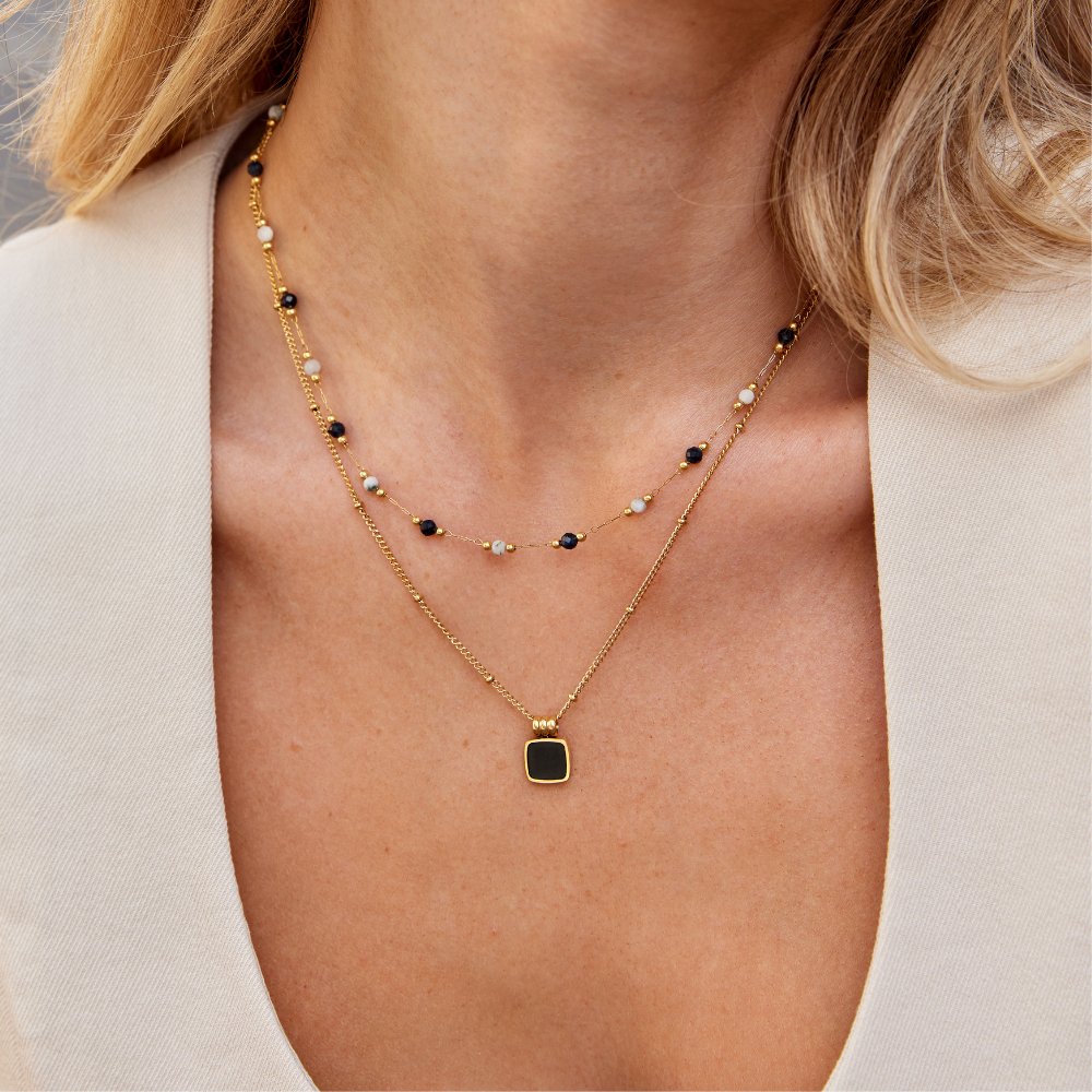 Collar de capas con piedras, vista 2