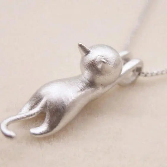 Collar con gatito plateado