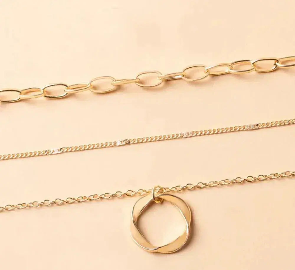 Collar dorado de capas con colgante, vista 2